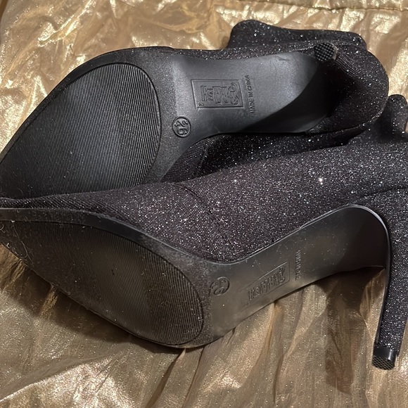 Black sock boots with silver sparkles - Picture 6 of 8